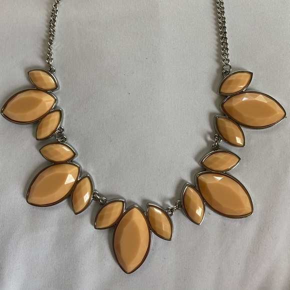 Peach stone necklace - Picture 1 of 2